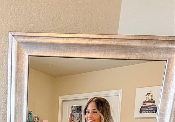 How to Wear High-Waisted Jeans With a Tummy: A Styling Guide